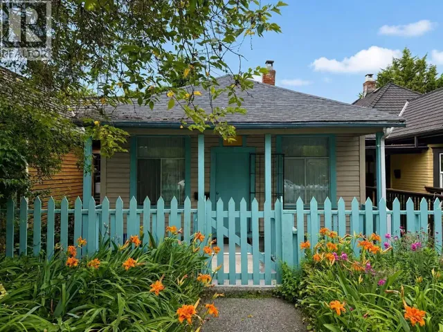 777 E PENDER STREET, Vancouver, British Columbia V6A1V8