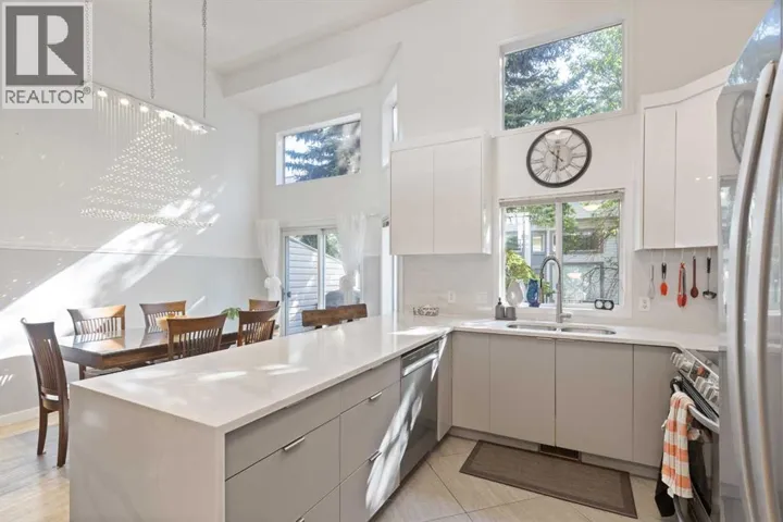 12 Kingsland Villas SW, Calgary, Alberta T2V5J9