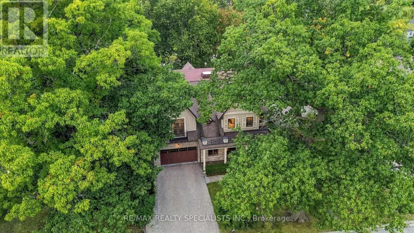 53 CUMBERLAND DRIVE, Mississauga (Port Credit), Ontario L5G3N1
