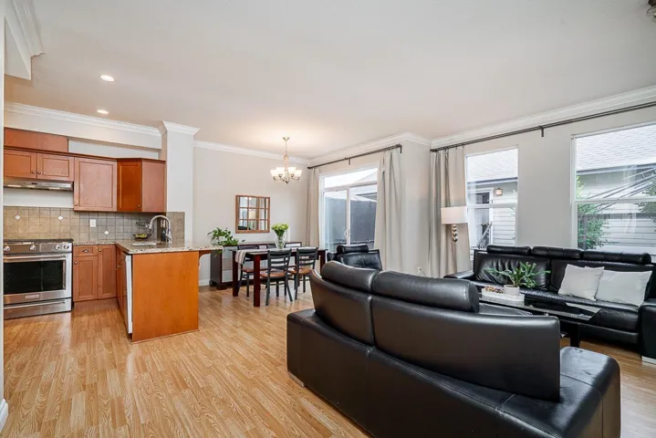 4 18055 70TH AVENUE, Surrey, British Columbia V3S6X3