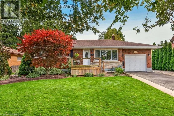 41 KENSINGTON Avenue, Brantford, Ontario N3R3N9