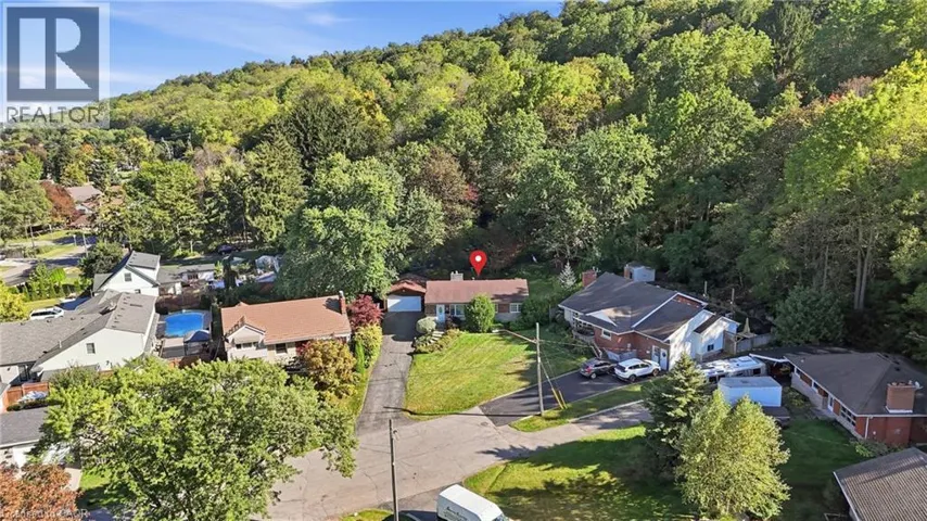 8 HILL Place, Stoney Creek, Ontario L8G2W3