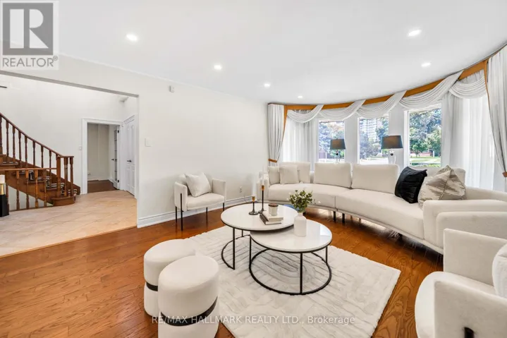 17 TWIN CIRCLE COURT, Toronto (Westminster-Branson), Ontario M2R3L3