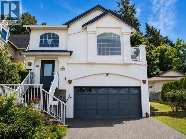 2 709 Luscombe Pl, Esquimalt, British Columbia V9A7L6