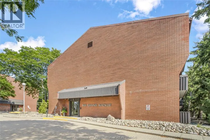 955 GRAND AVE W ... Unit# 208, Chatham, Ontario N7L4V6