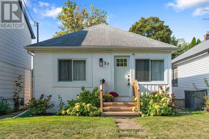 37 LOCK STREET, St. Catharines (Port Dalhousie), Ontario L2N5B8