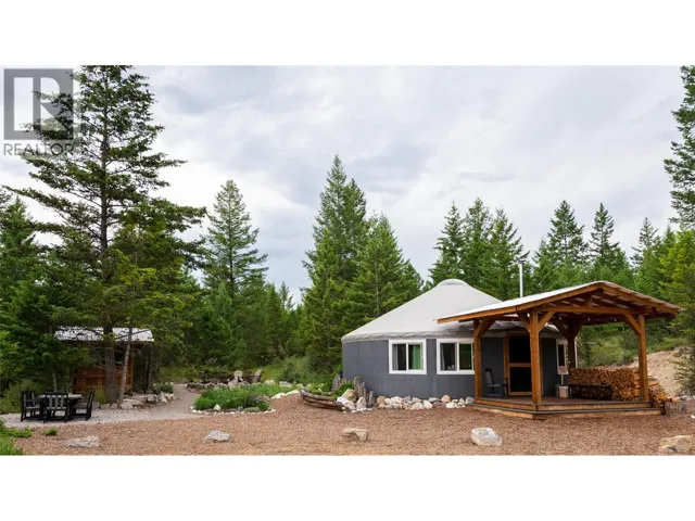 7058 95 Highway, Radium Hot Springs, British Columbia V0A1M0