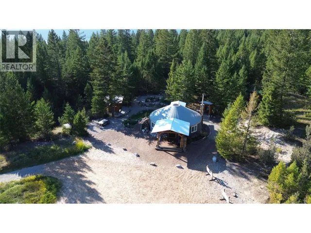 7058 95 Highway, Radium Hot Springs, British Columbia V0A1M0
