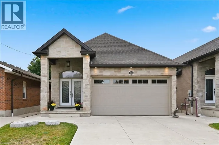 305 CALEDON Avenue, Hamilton, Ontario L9C3C9