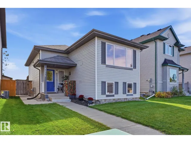 8911 173 AV NW, Edmonton, Alberta T5Z3W5