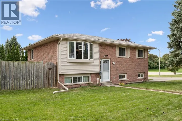 121 NATHANIEL Crescent, Kitchener, Ontario N2P1L3