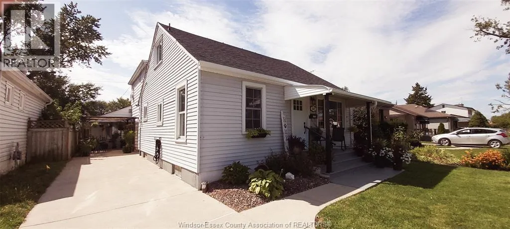 1047 ESDRAS AVENUE, Windsor, Ontario N8S2N1