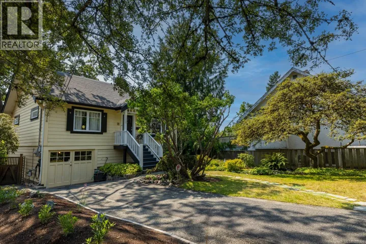 3358 Cook St, Saanich, British Columbia V8X1A8