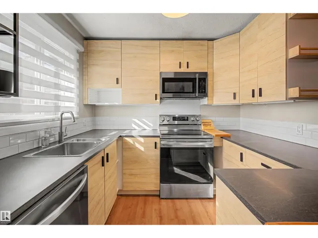 3211 71 ST NW, Edmonton, Alberta T6K1L1
