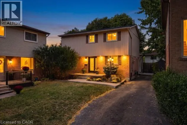31 BERRISFIELD Crescent, Hamilton, Ontario L8T4X1