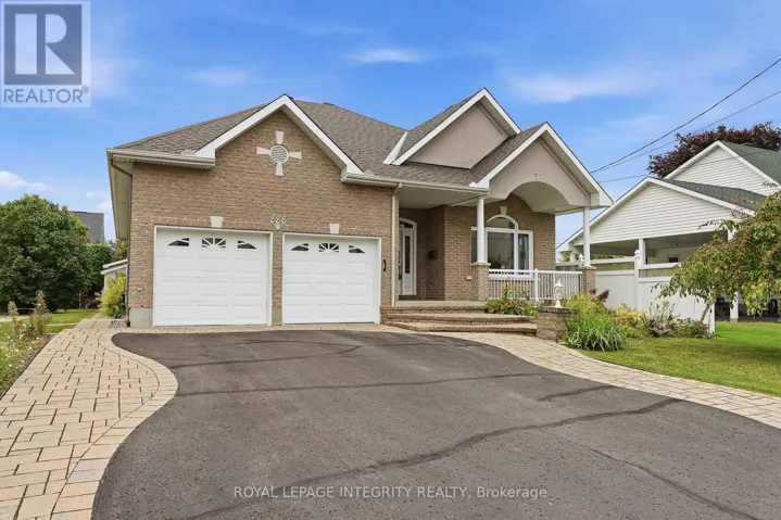 888 HIAWATHA PARK ROAD, Ottawa, Ontario K1C3B1