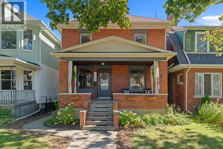 928 WINDERMERE, Windsor, Ontario N8Y3C4