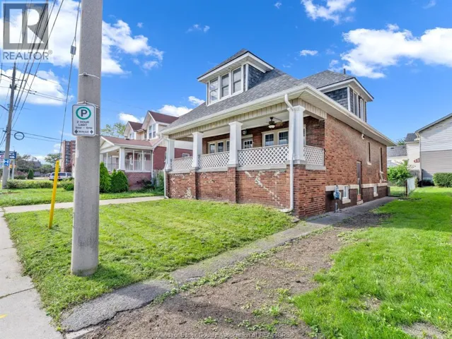 172 GILES BOULEVARD, Windsor, Ontario N9A4B5