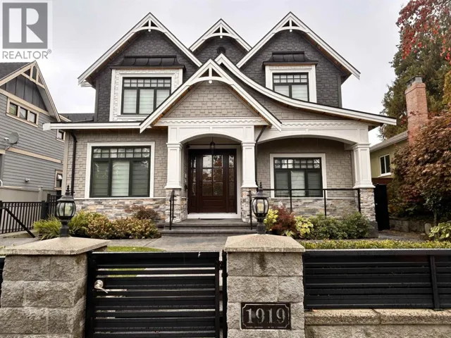 1919 DUBLIN STREET, New Westminster, British Columbia V3M3A4
