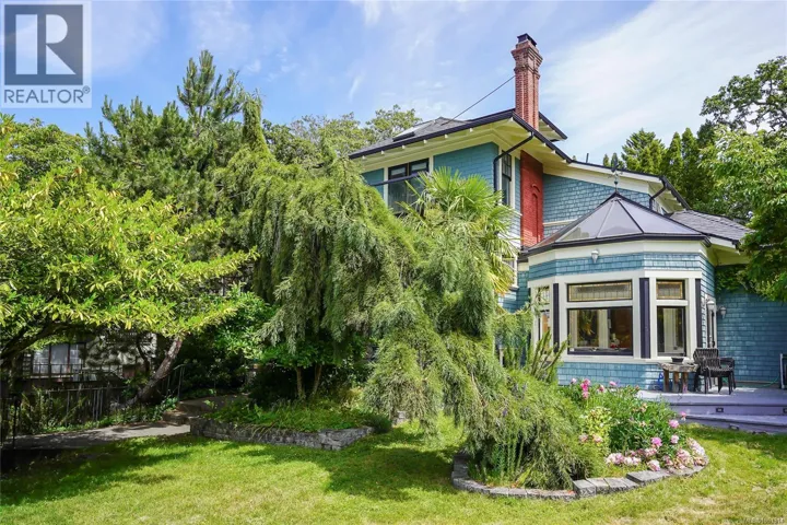 1377 Rockland Ave, Victoria, British Columbia V8S1V7