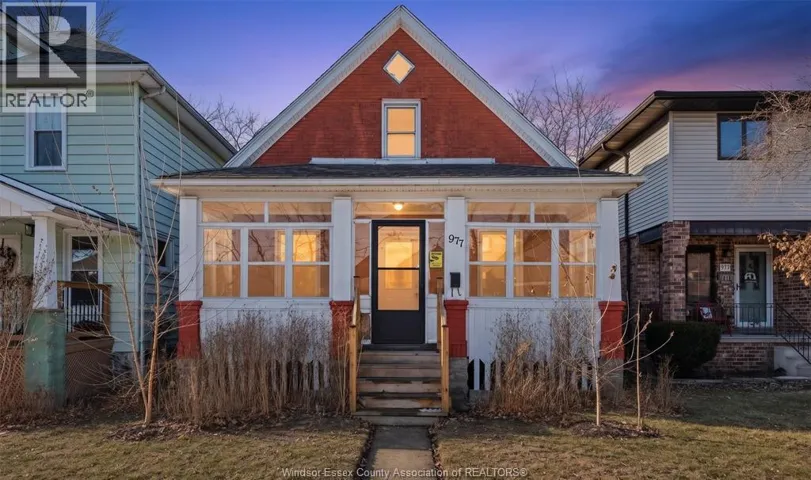 977 GLADSTONE, Windsor, Ontario N9A2R5