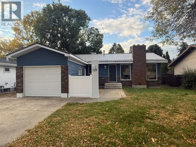 729 3rd Street NW, Medicine Hat, Alberta T1A7P6