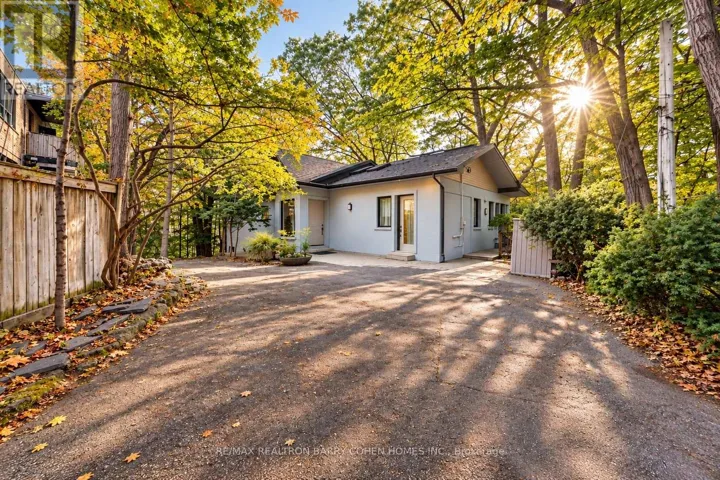 7 GREENBROOK DRIVE, Toronto (Beechborough-Greenbrook), Ontario M6M2J8