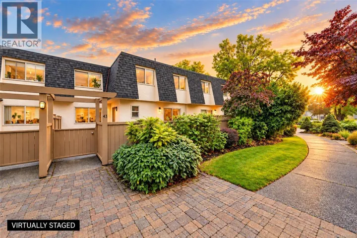 43 4061 Larchwood Dr, Saanich, British Columbia V8N4P1