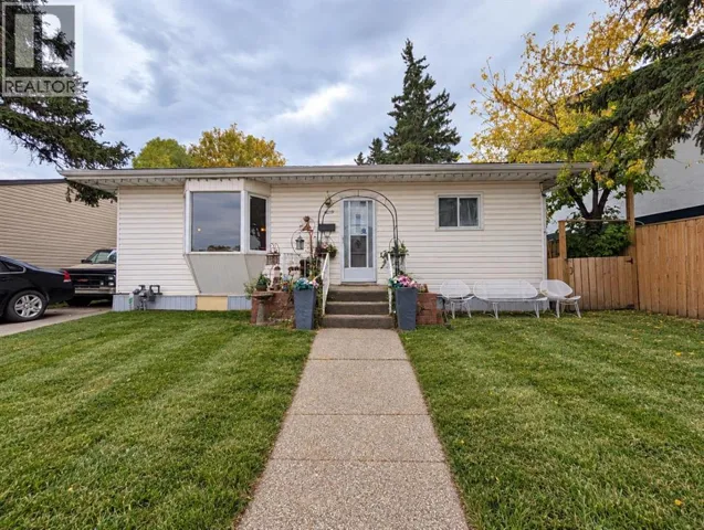 8119 34 Avenue NW, Calgary, Alberta T3B1P8