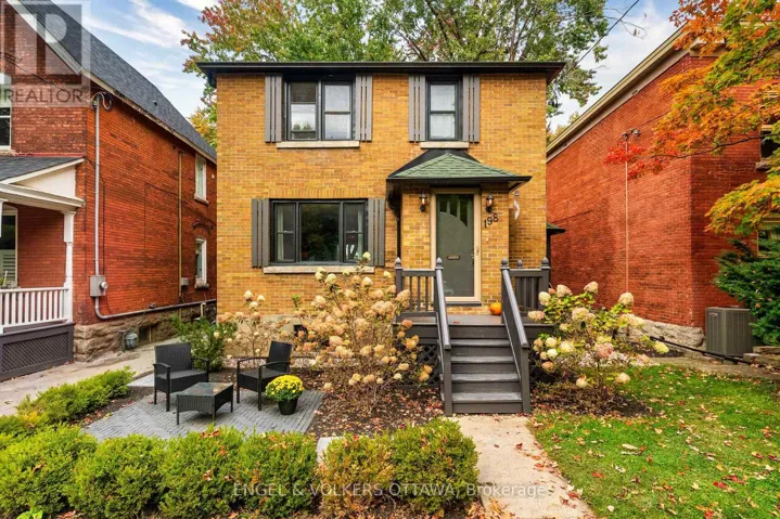 198 STANLEY AVENUE, Ottawa, Ontario K1M1P3