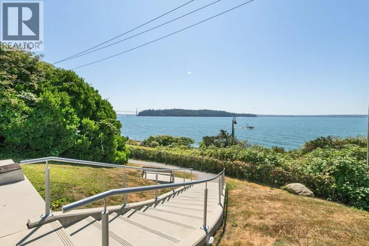 208 2119 BELLEVUE AVENUE, West Vancouver, British Columbia V7V1C2