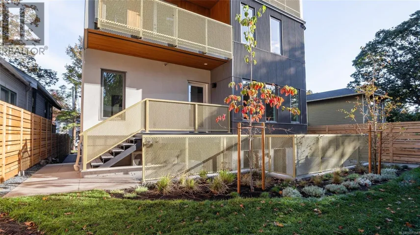 3 1721 Adanac St, Victoria, British Columbia V8R2C4