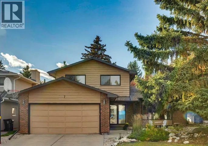 7 Woodgreen Crescent SW, Calgary, Alberta T2W4A4