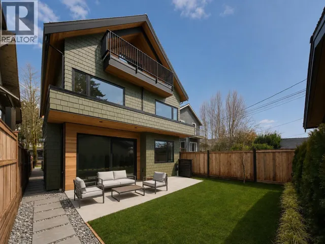 2 2755 W 11TH AVENUE, Vancouver, British Columbia V6K2L8