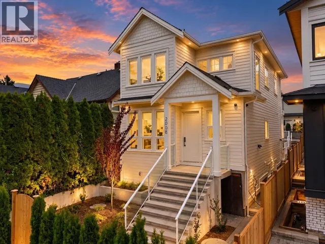 2008 WESTVIEW DRIVE, North Vancouver, British Columbia V7M3B2