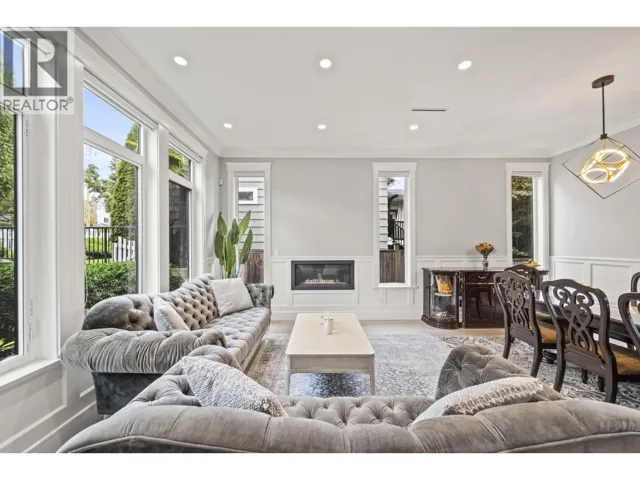 1604 HAMILTON STREET, New Westminster, British Columbia V3M2N8