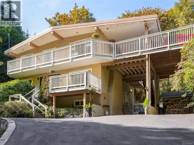 5190 Lochside Dr, Saanich, British Columbia V8Y2G3