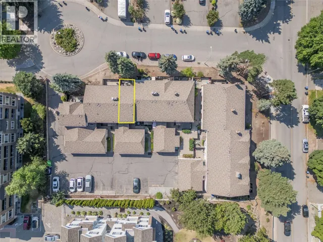 1675 Thayer Court Unit# 3, Kelowna, British Columbia V1Y8M2