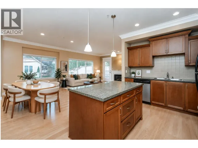 301 22150 DEWDNEY TRUNK ROAD, Maple Ridge, British Columbia V2X3H6