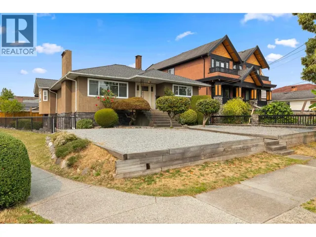 2515 E 45TH AVENUE, Vancouver, British Columbia V5R3B9