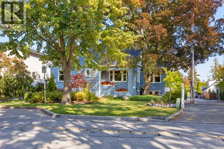 2071 Abbott Street, Kelowna, British Columbia V1Y1C5