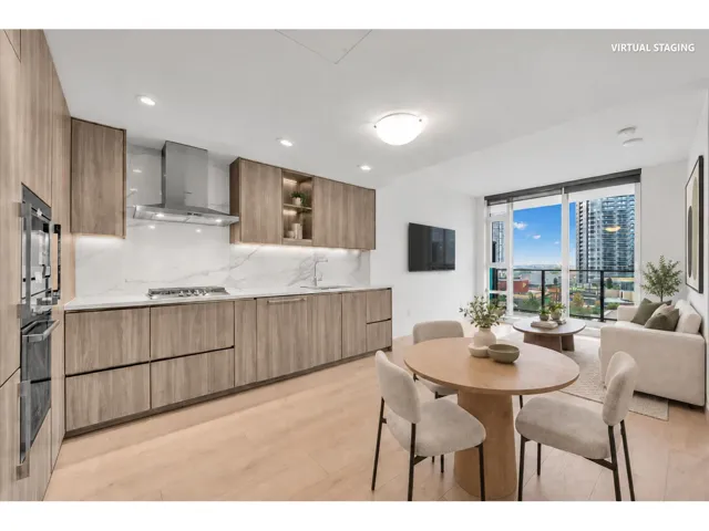 801 9887 WHALLEY BOULEVARD, Surrey, British Columbia V3T0P4