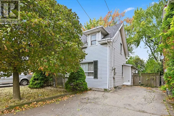 24 BRUCEDALE AVENUE W, Hamilton (Southam), Ontario L9C1C2