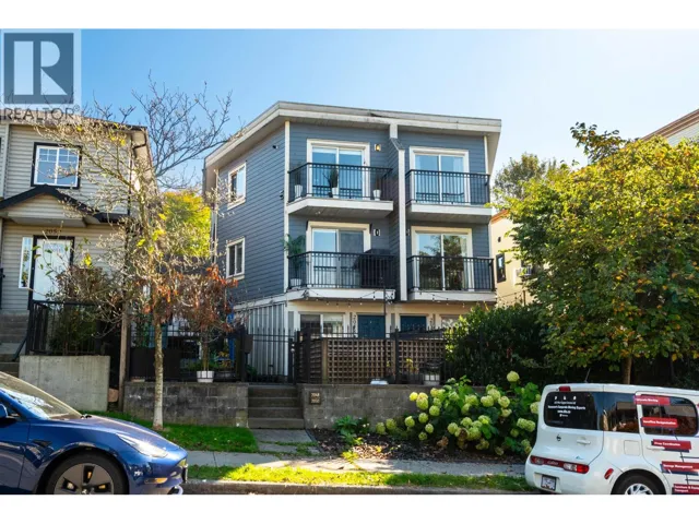 2048 TRIUMPH STREET, Vancouver, British Columbia V5L1K8