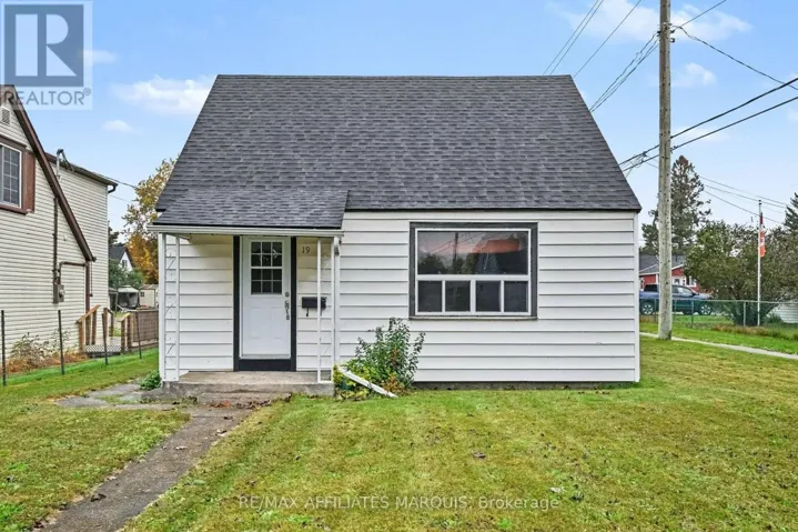 19 CHURCHILL CRESCENT, Smiths Falls, Ontario K7A3H3