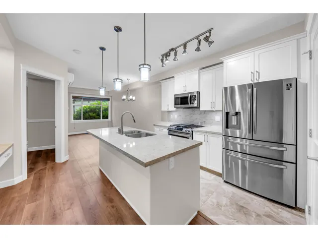 201 20328 86 AVENUE, Langley, British Columbia V2Y3L5