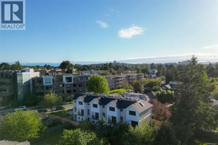 3 2268 Bowker Ave, Oak Bay, British Columbia V8R2E4