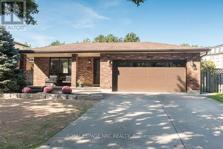 7979 OAKRIDGE DRIVE, Niagara Falls (Mt. Carmel), Ontario L2H2W1