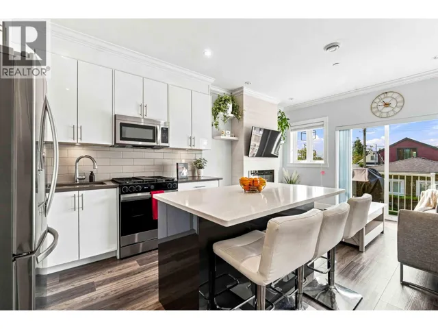3162 VENABLES STREET, Vancouver, British Columbia V5K2S4