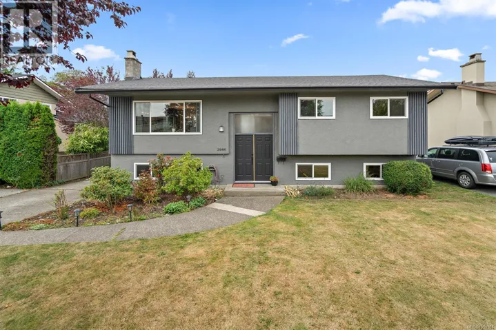 3988 Larchwood Dr, Saanich, British Columbia V8N3P5